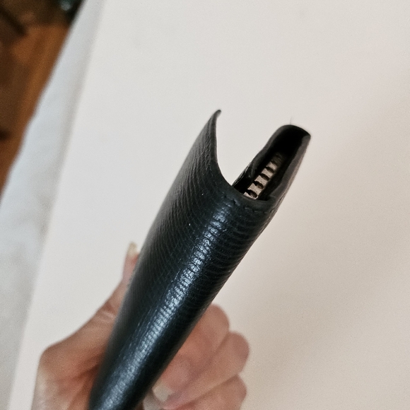 Excellent Condition Loewe 6 Ring Key Holder Black Leather - Picture 11 of 13